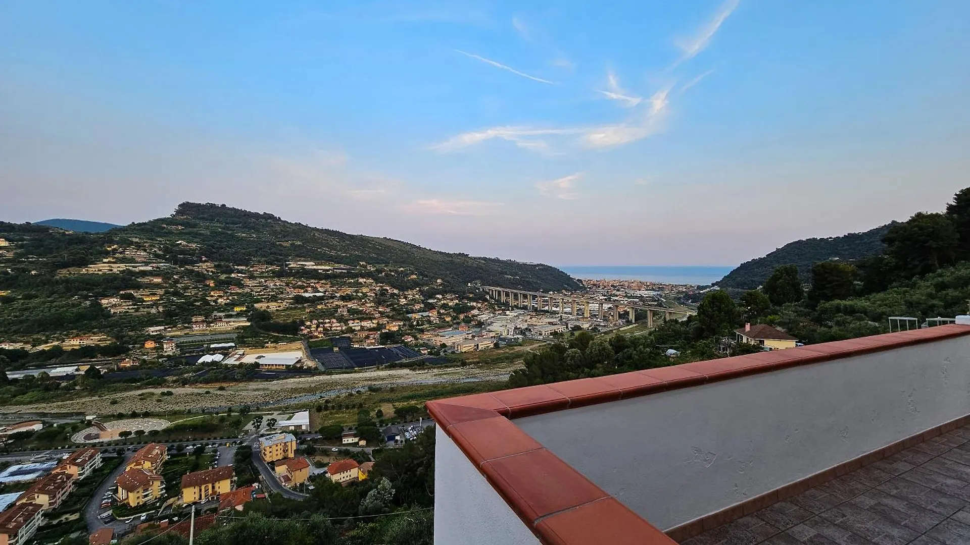 Jacuzzi, Sea View, Two Large Exclusive Terraces Apartman Camporosso