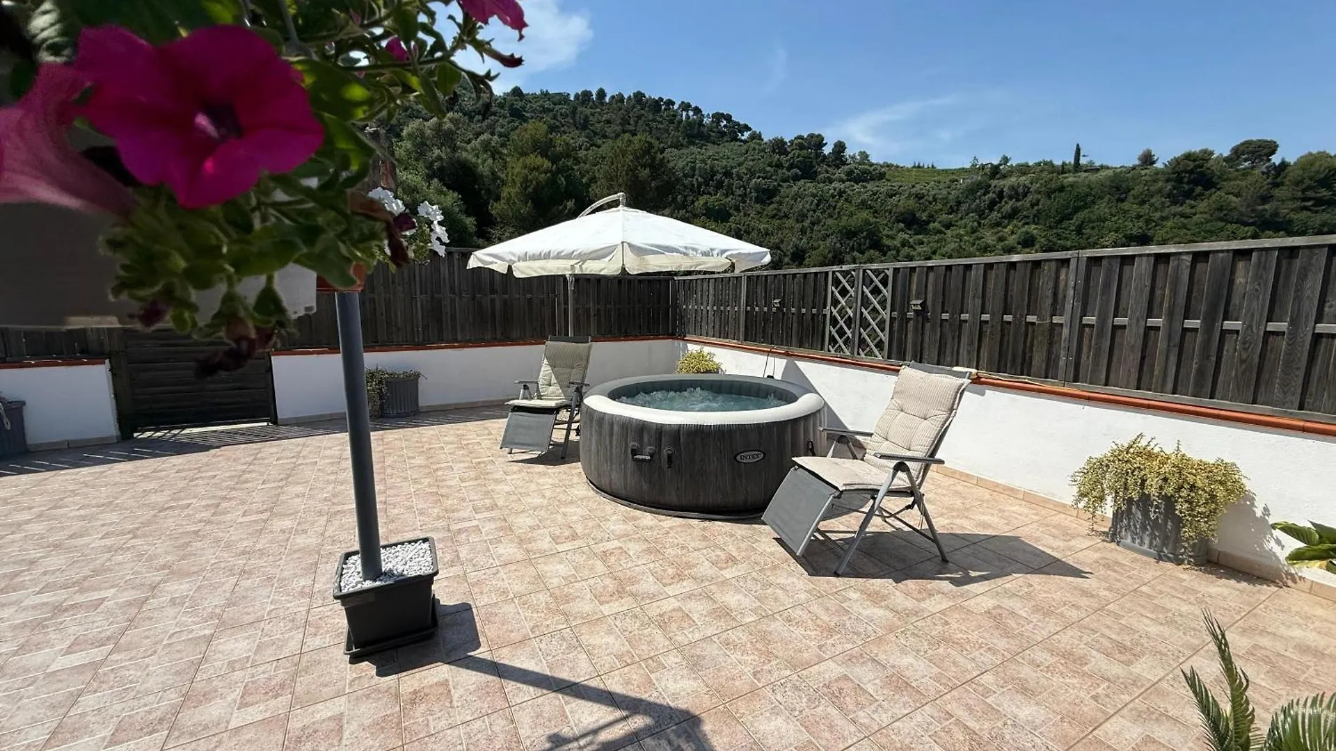 Jacuzzi, Sea View, Two Large Exclusive Terraces Apartman Camporosso